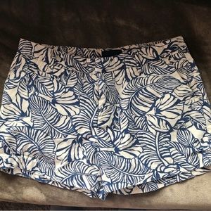 Patigonia Woman’s Shorts / floral blue and off white/ Size 10.